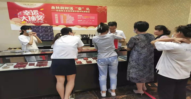 現(xiàn)場 | 花地灣工藝品促銷節(jié)現(xiàn)正火熱進(jìn)行中，選購中秋禮品不用愁，花地灣應(yīng)有盡有！