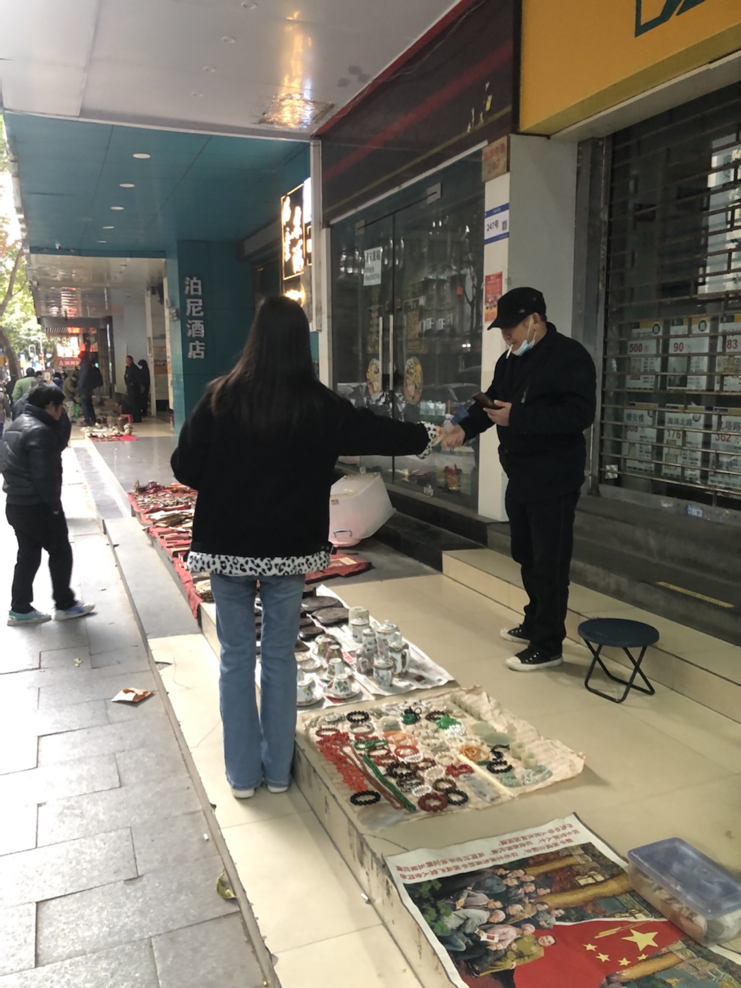 廣州花地灣古玩地攤集市1月8日即將開市！