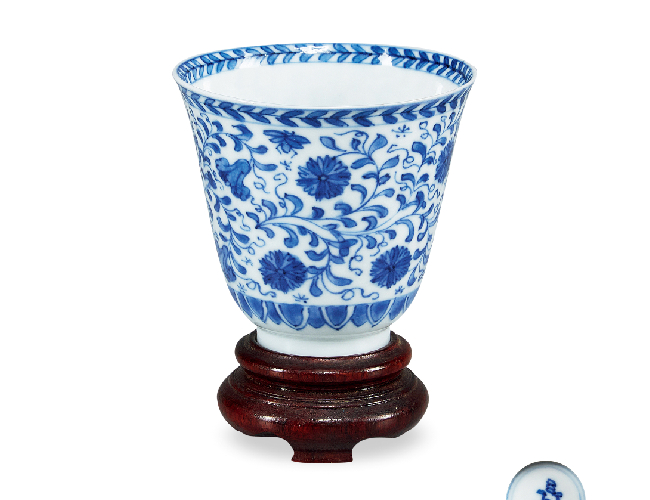 清康熙  青花纏枝花卉鈴鐺杯（附座）