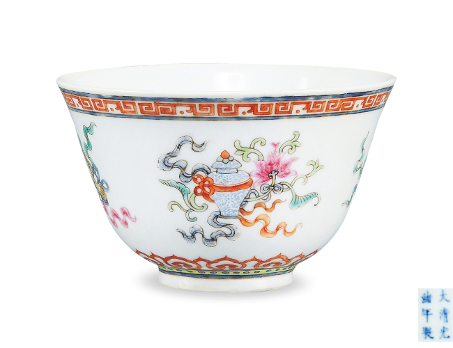 清光緒  粉彩八吉祥紋茶碗