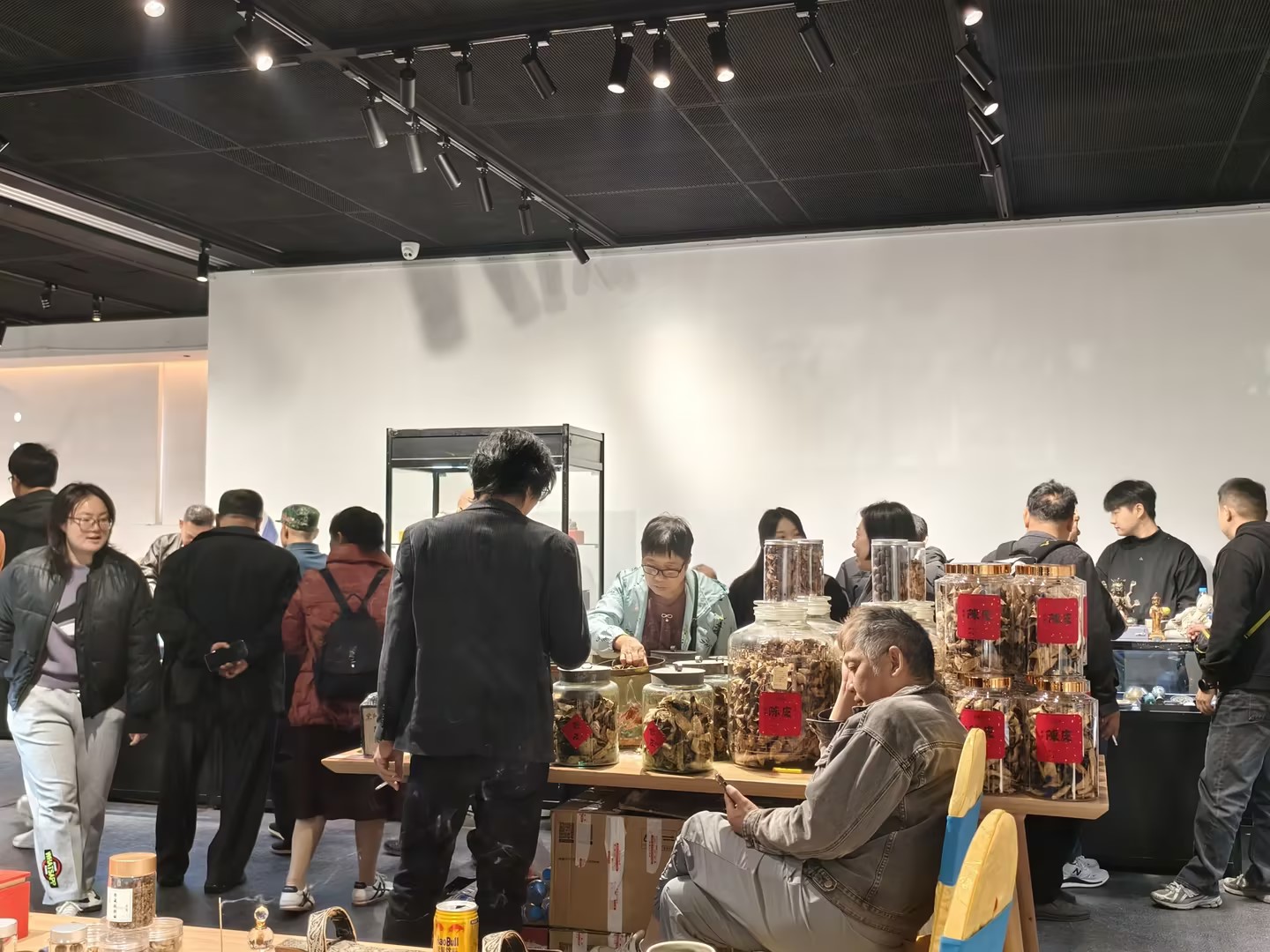 花地灣古玩交流會(huì)現(xiàn)場人山人海，剩余2天邀您尋珍撿漏！